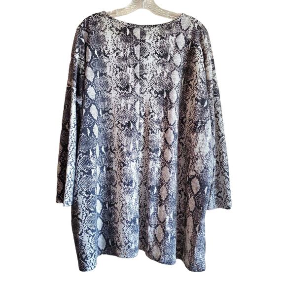 BOMBOM Women's M Tunic Top Snakeskin Print Gray 3/4 Fitted Sleeve Oversized Fit - Picture 2 of 7